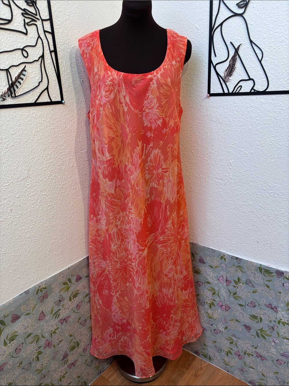 Studio I elegant sleeveless coral floral maxi dress. Size 18W.